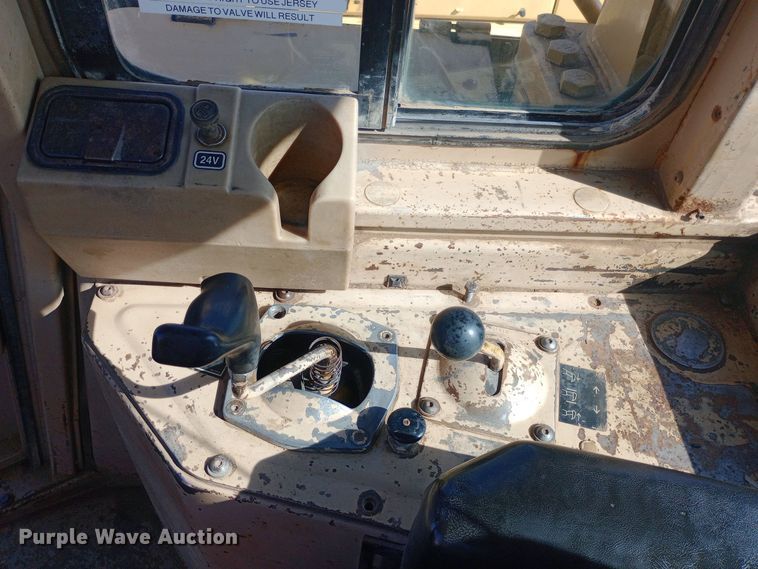 image for item DH1347 Caterpillar D7H dozer