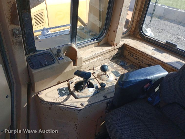 image for item DH1347 Caterpillar D7H dozer