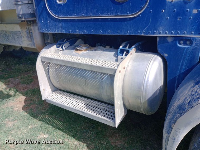 image for item DH1400 2000 Peterbilt 357 dump truck