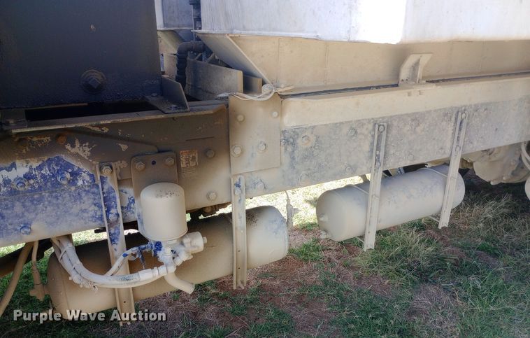 image for item DH1400 2000 Peterbilt 357 dump truck