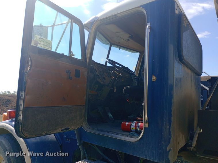 image for item DH1400 2000 Peterbilt 357 dump truck