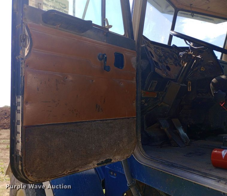 image for item DH1400 2000 Peterbilt 357 dump truck