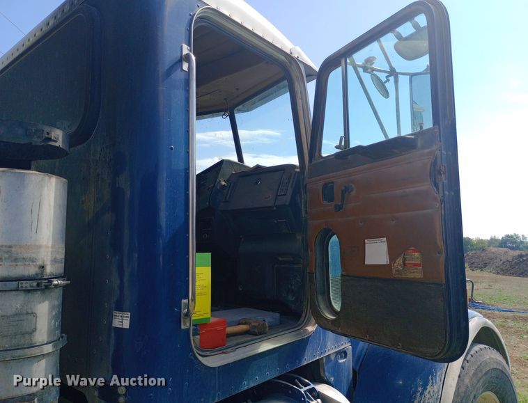 image for item DH1400 2000 Peterbilt 357 dump truck