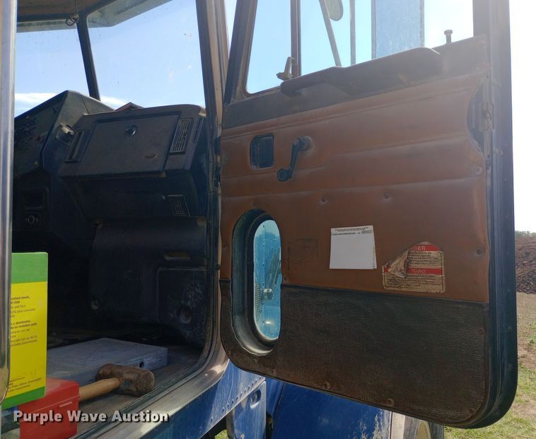 image for item DH1400 2000 Peterbilt 357 dump truck