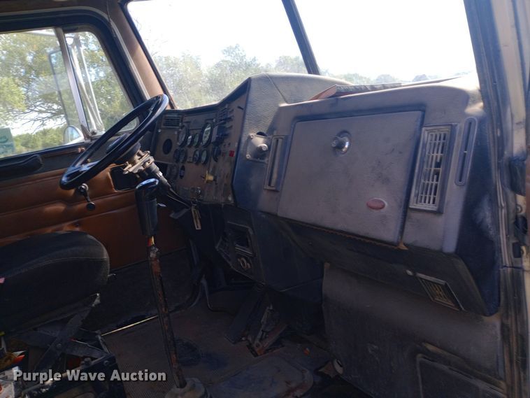 image for item DH1400 2000 Peterbilt 357 dump truck