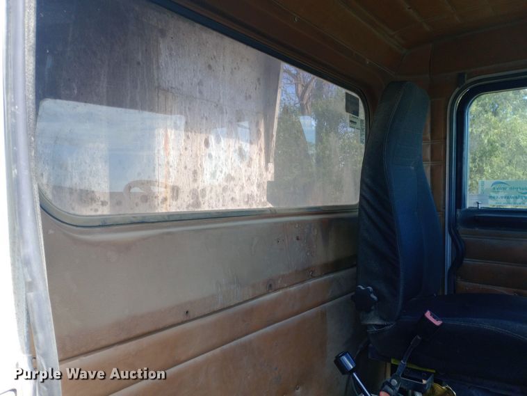 image for item DH1400 2000 Peterbilt 357 dump truck