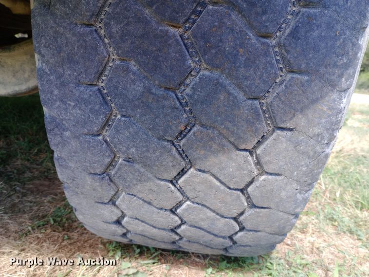 image for item DH1400 2000 Peterbilt 357 dump truck