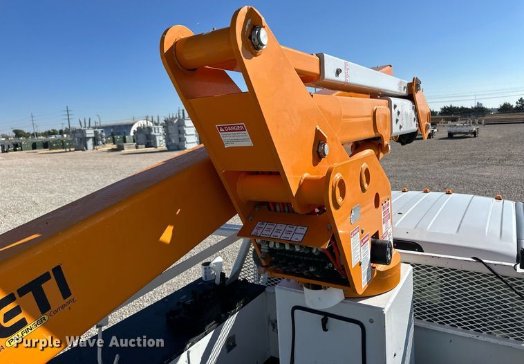 image for item DL0478 2017 Ford F550 Super Duty XL bucket truck