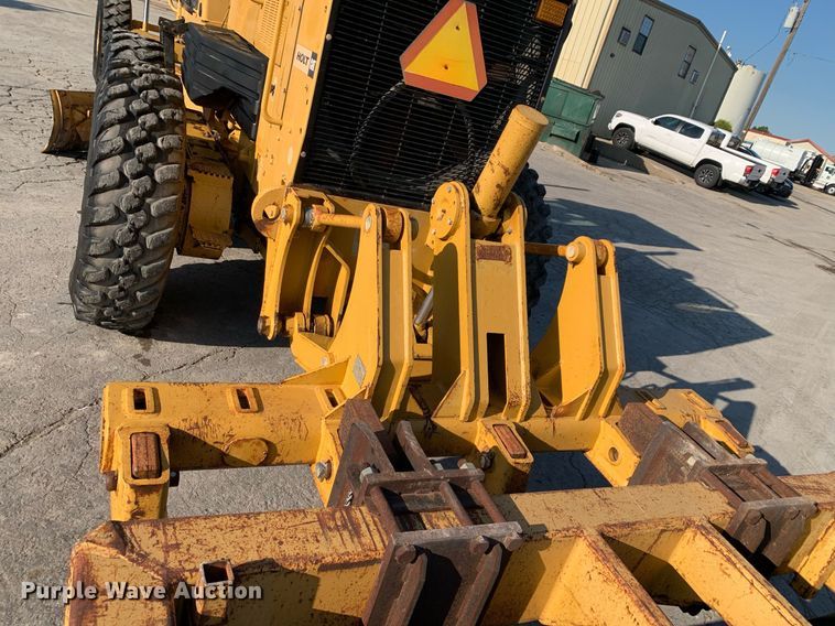 image for item DM1804 2002 Caterpillar 140H motor grader