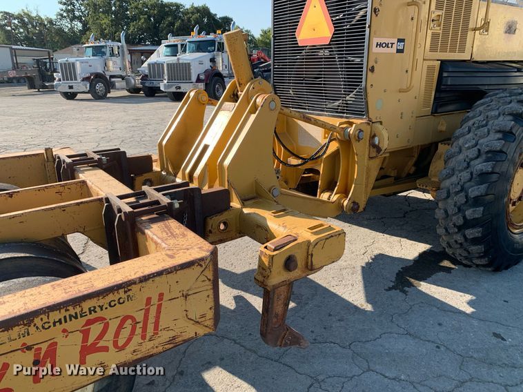 image for item DM1804 2002 Caterpillar 140H motor grader