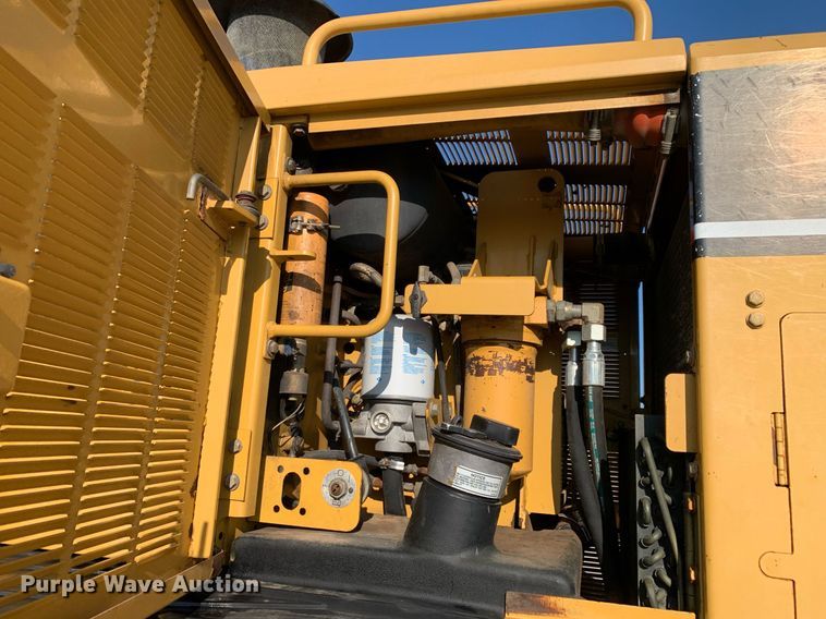 image for item DM1804 2002 Caterpillar 140H motor grader