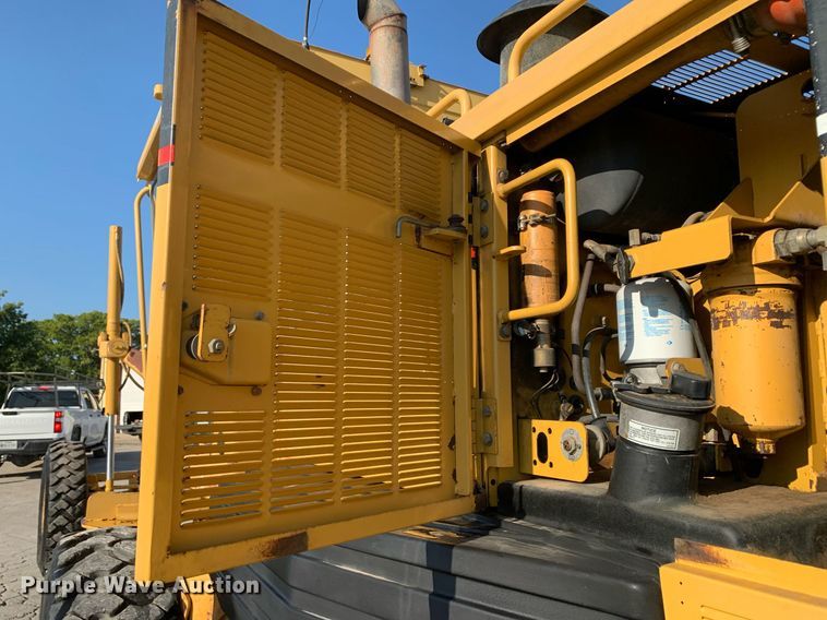 image for item DM1804 2002 Caterpillar 140H motor grader