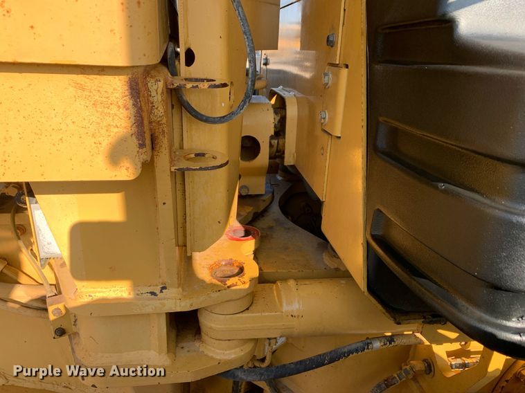 image for item DM1804 2002 Caterpillar 140H motor grader