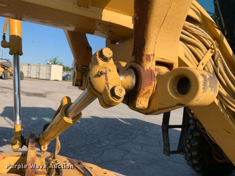 image for item DM1804 2002 Caterpillar 140H motor grader