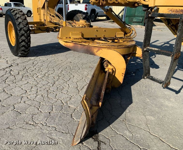 image for item DM1804 2002 Caterpillar 140H motor grader