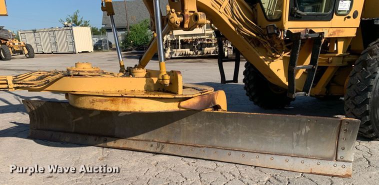 image for item DM1804 2002 Caterpillar 140H motor grader