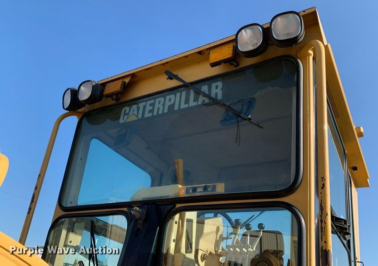 image for item DM1804 2002 Caterpillar 140H motor grader