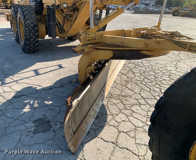 image for item DM1804 2002 Caterpillar 140H motor grader