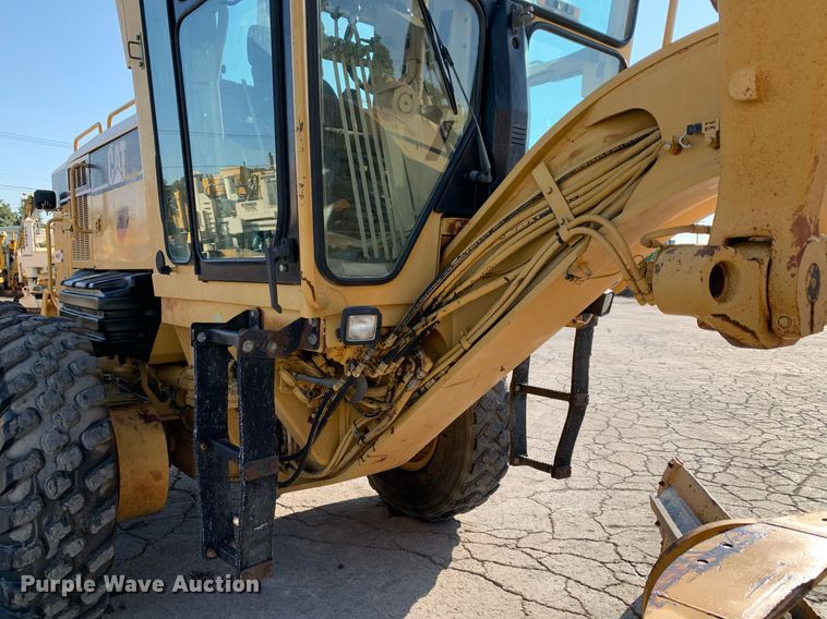 image for item DM1804 2002 Caterpillar 140H motor grader