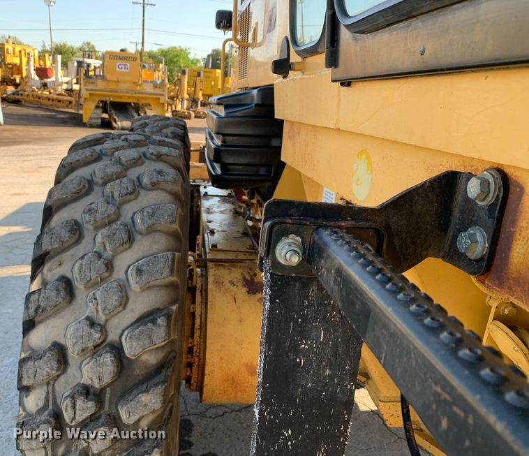 image for item DM1804 2002 Caterpillar 140H motor grader