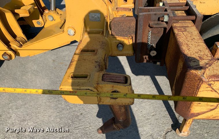 image for item DM1804 2002 Caterpillar 140H motor grader