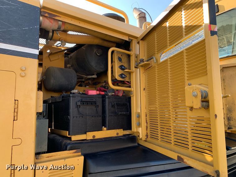 image for item DM1804 2002 Caterpillar 140H motor grader
