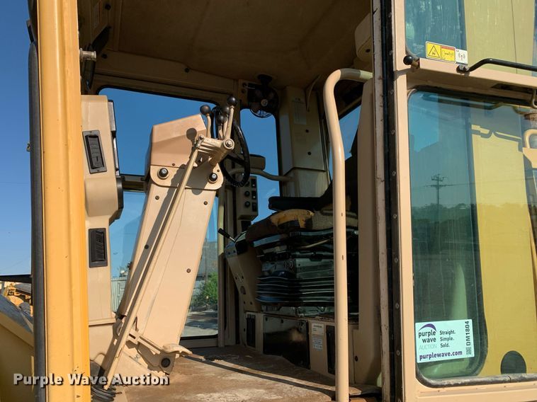 image for item DM1804 2002 Caterpillar 140H motor grader