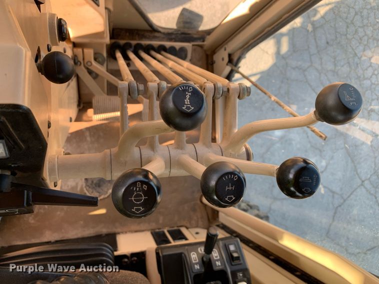 image for item DM1804 2002 Caterpillar 140H motor grader