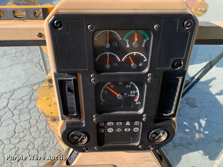 image for item DM1804 2002 Caterpillar 140H motor grader