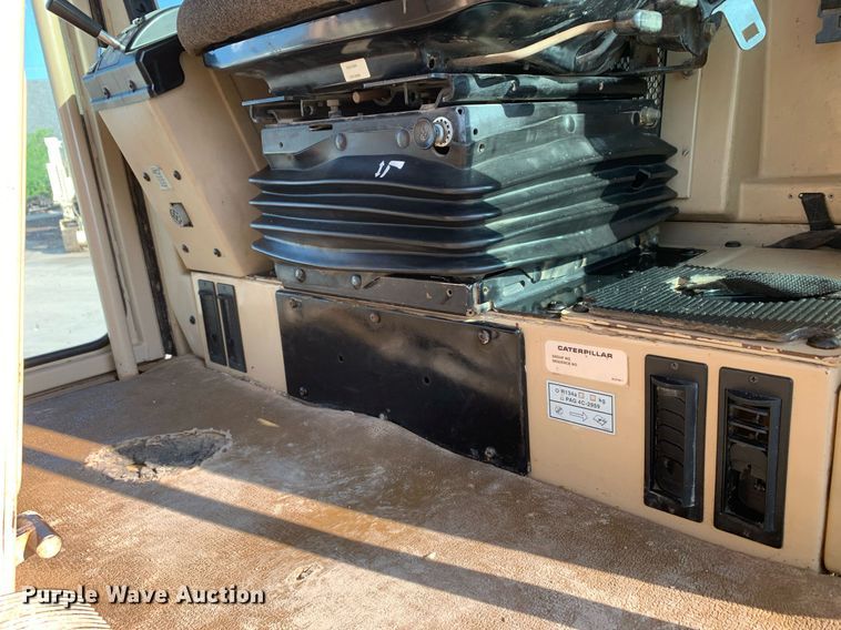 image for item DM1804 2002 Caterpillar 140H motor grader