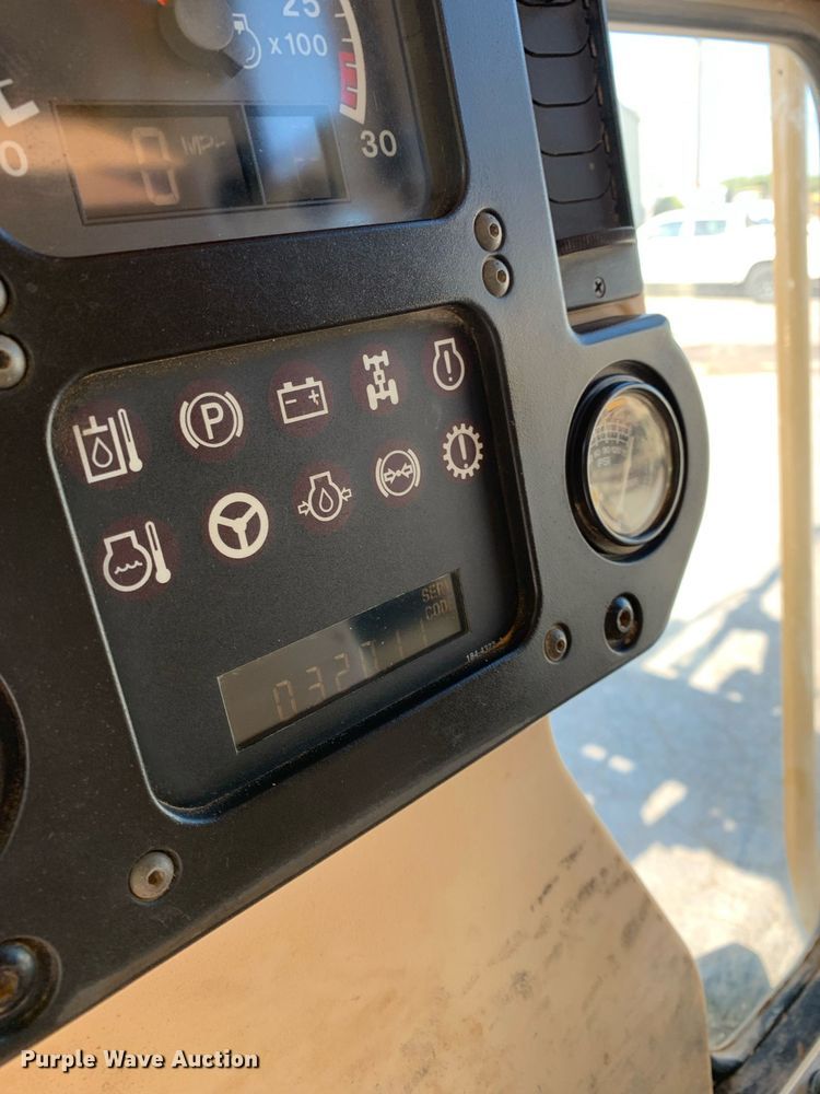 image for item DM1804 2002 Caterpillar 140H motor grader