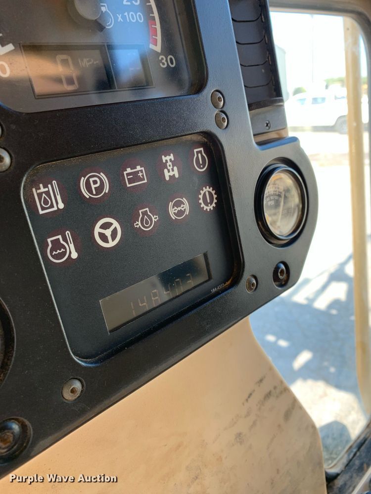 image for item DM1804 2002 Caterpillar 140H motor grader