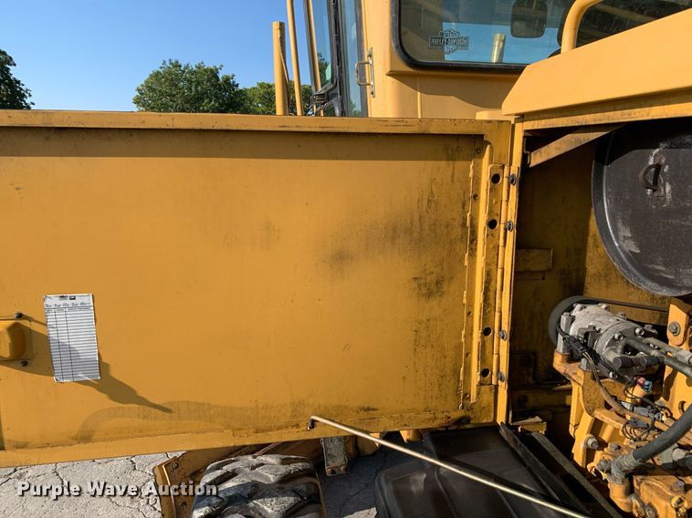 image for item DM1804 2002 Caterpillar 140H motor grader