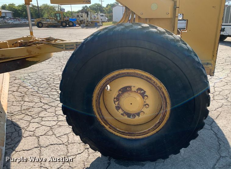 image for item DM1804 2002 Caterpillar 140H motor grader