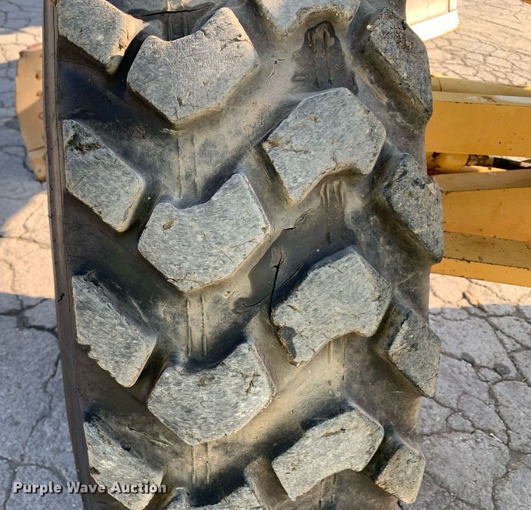 image for item DM1804 2002 Caterpillar 140H motor grader