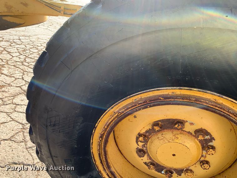 image for item DM1804 2002 Caterpillar 140H motor grader