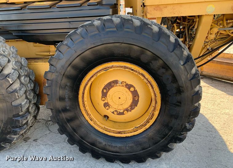 image for item DM1804 2002 Caterpillar 140H motor grader