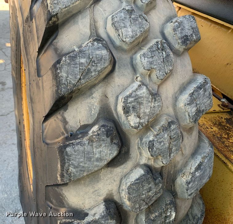 image for item DM1804 2002 Caterpillar 140H motor grader