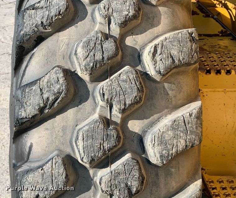 image for item DM1804 2002 Caterpillar 140H motor grader