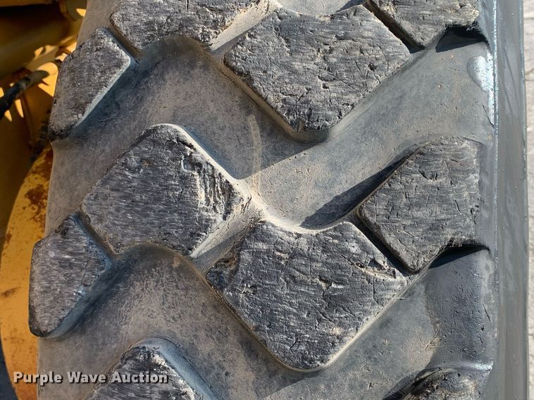 image for item DM1804 2002 Caterpillar 140H motor grader