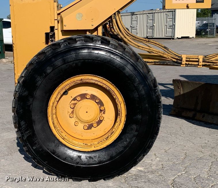 image for item DM1804 2002 Caterpillar 140H motor grader