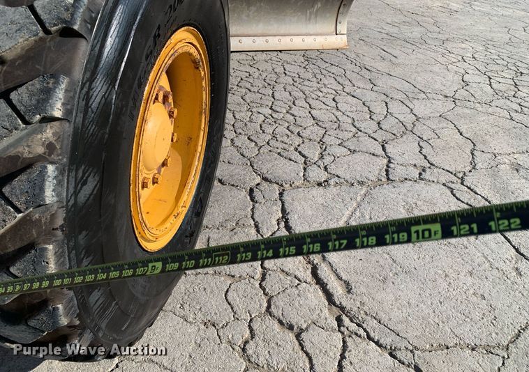 image for item DM1804 2002 Caterpillar 140H motor grader