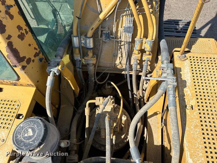 image for item DN0735 2005 Caterpillar  330CL excavator