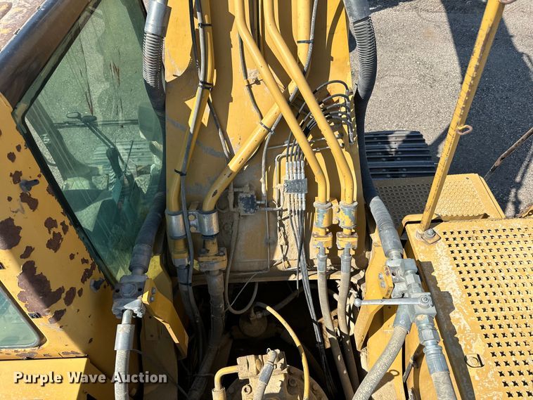 image for item DN0735 2005 Caterpillar  330CL excavator