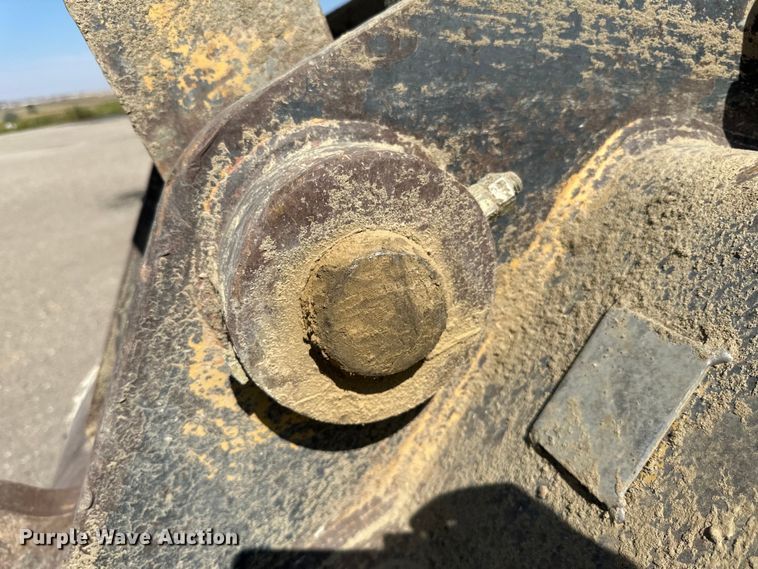 image for item DN0735 2005 Caterpillar  330CL excavator