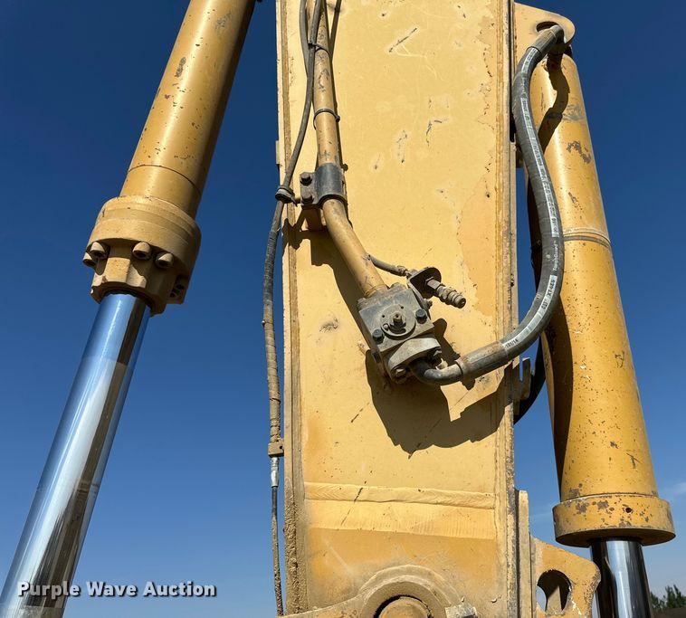 image for item DN0735 2005 Caterpillar  330CL excavator