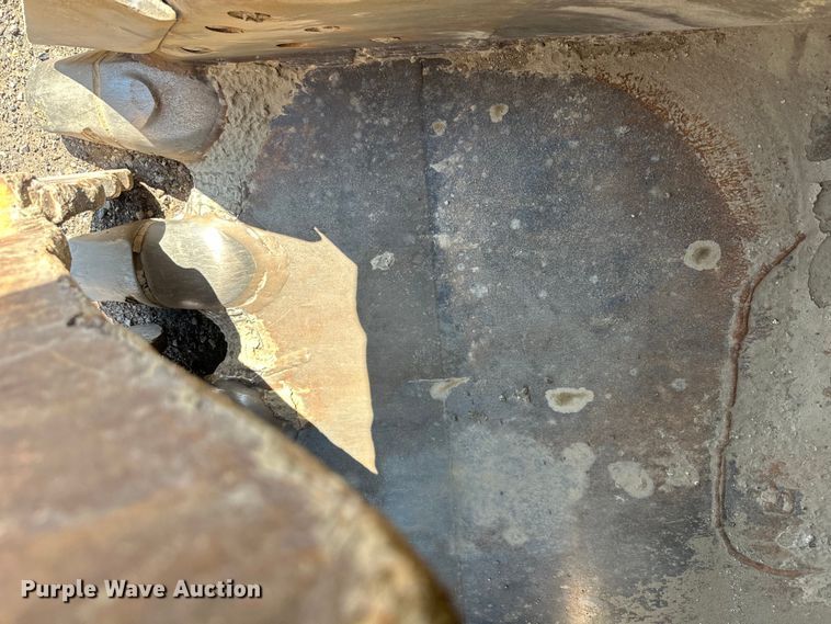 image for item DN0735 2005 Caterpillar  330CL excavator