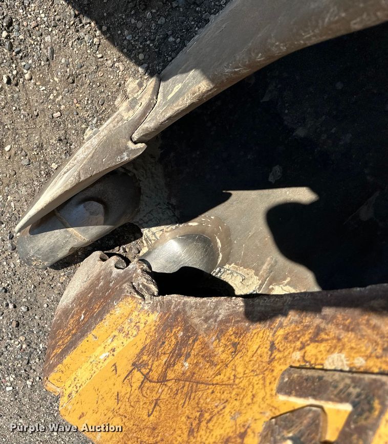 image for item DN0735 2005 Caterpillar  330CL excavator