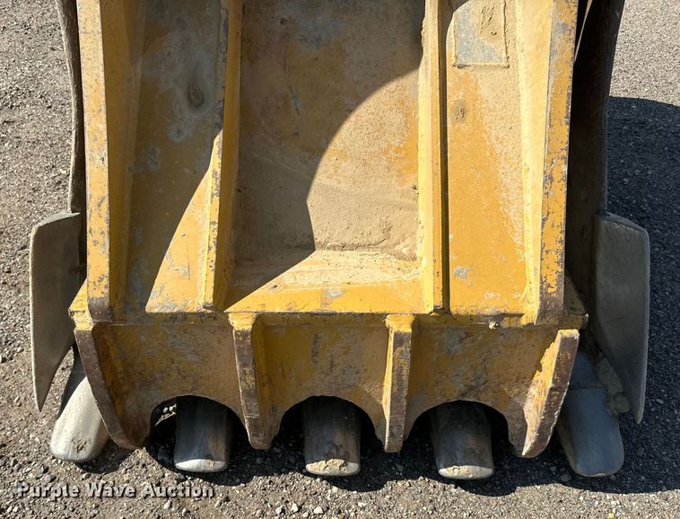 image for item DN0735 2005 Caterpillar  330CL excavator