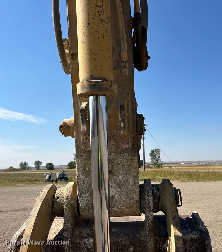 image for item DN0735 2005 Caterpillar  330CL excavator